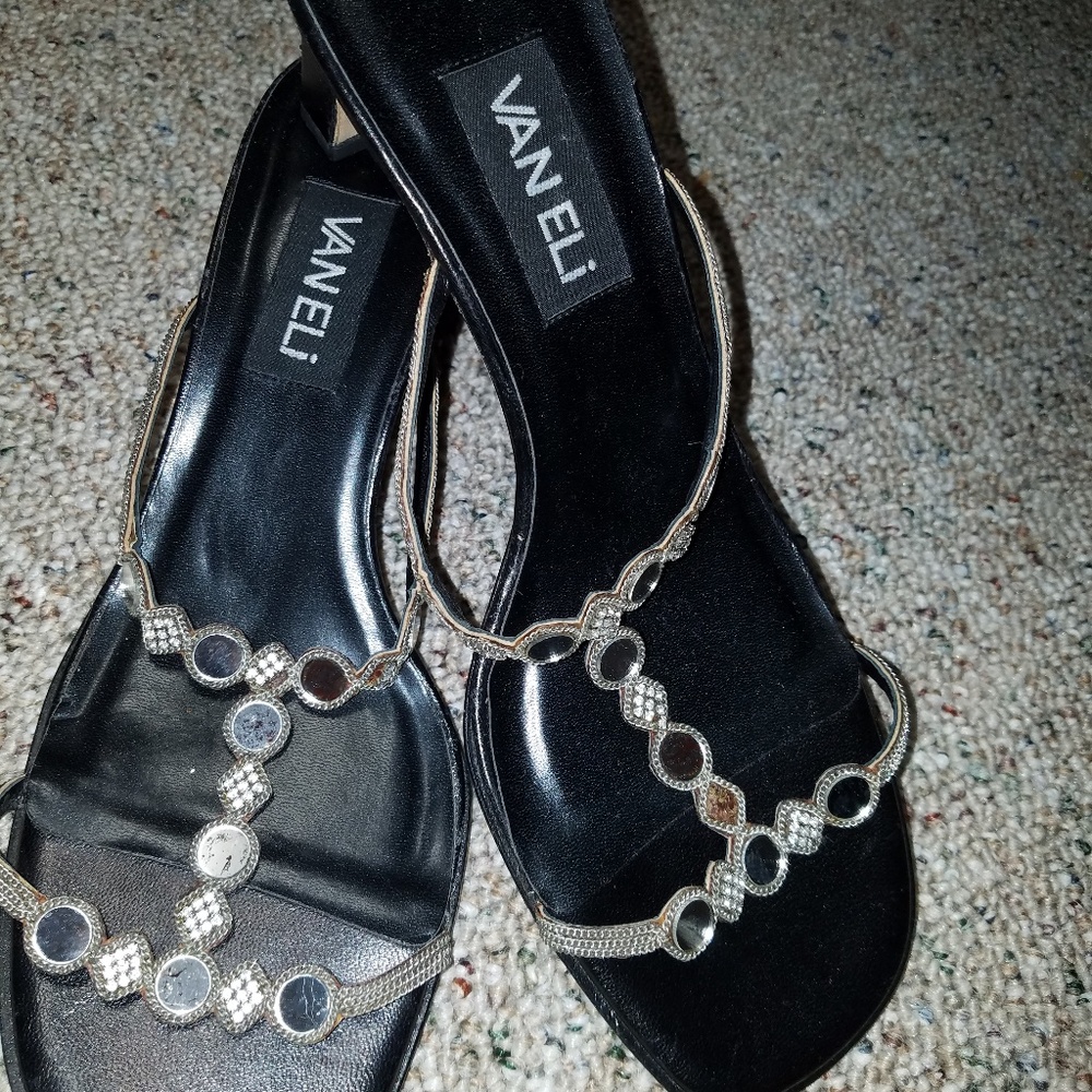Van Eli Silver/gold strappy heel size 9 1/2